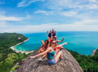 Why Group Tours Are the Best Way to Make New Travel Friend