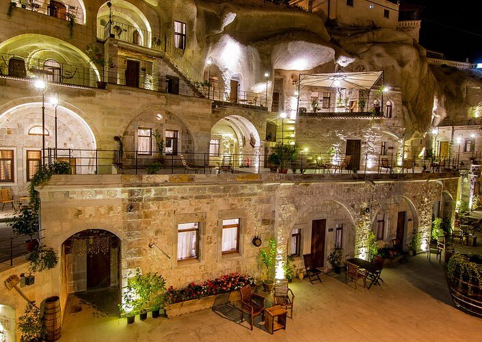 Hera Cave Suites
