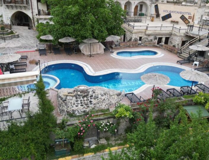 Holiday Cave Hotel